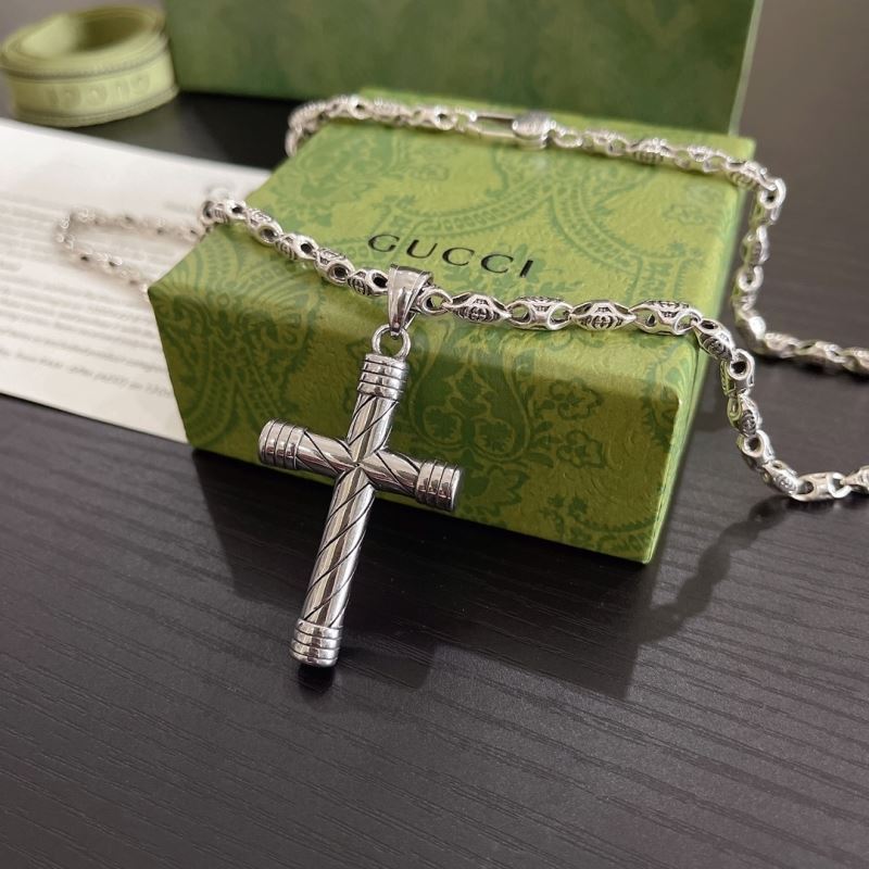G*u*i necklaces
